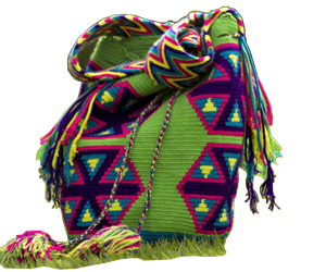 Bolso amigurumi hecho a crochet y bolsos a ganchillo. También mochilas tejidas a mano.